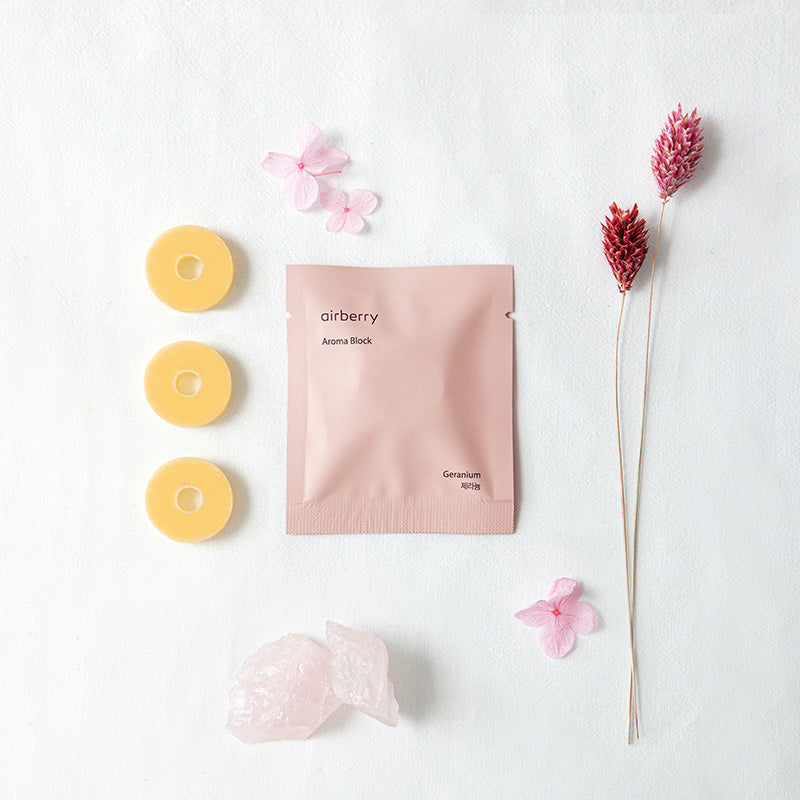 Cherry Blossom - Romantic flower scent that fills your closet just like cherry blossom that flutters your days. You will feel like walking a beautiful flower road every time you open your closet with subtle elegant flower scent.